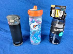 lot 40 image: New Thermos Kids, Sport Gatorade, and Camelbak Water Bottles