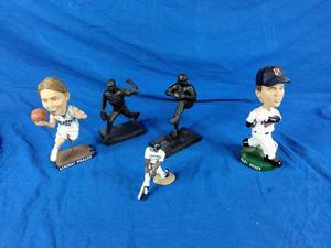 lot 51 image: Collectible Bobbleheads and Figures Hrbek, Morris, Kate, Whalen, Griffey Jr.