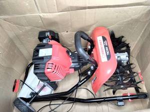 lot 3 image: Troy-Bilt 5 30cc 4-Cycle Front-Tine Cultivator