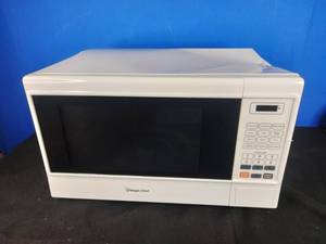 lot 100 image: Magic Chef 1.3 Cu. Ft. 1000-Watt Countertop Microwave Oven - White