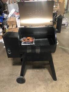 lot 45 image: Traeger Pro Series 22 Pellet Grill in Bronze Customer Returns See Pictures