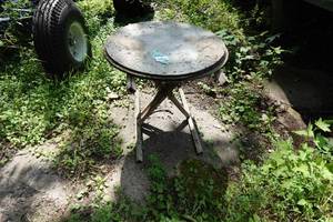 lot 148 image: Mud Boards and Stand