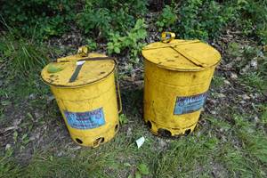 lot 130 image: 2 Safe Guard Oily Waste Cans