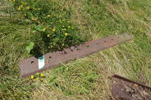 lot 165 image: 68 Bucket Blade Edge