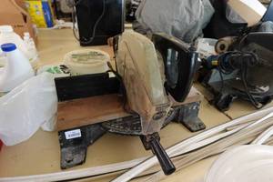 lot 205 image: Black and Decker 9 Miter Saw