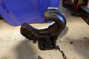 lot 307 image: Pintle Hitch
