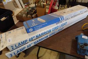 lot 298 image: Fluorescent Light Fixtures