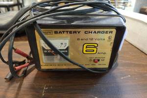 lot 286 image: Sears 6 Amp Battery Charger