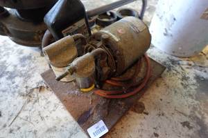 lot 282 image: Electric Pump