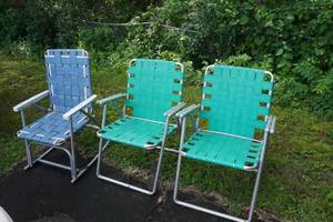 lot 27 image: 3 Foldable Lawn Chairs