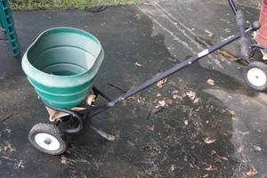 lot 32 image: Sears Broadcast Lawn Spreader