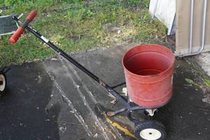 lot 64 image: Craftsman Seed Spreader