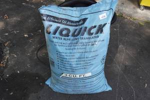 lot 30 image: Liquick Oil Absorbent Material 3cu ft