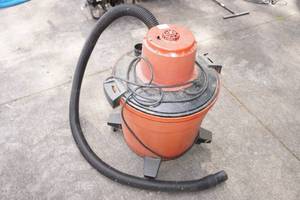 lot 18 image: Shop Vac
