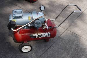lot 17 image: Magna Force Horizontal Air Compressor