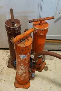 lot 293A image: 3 Manual Test Pumps