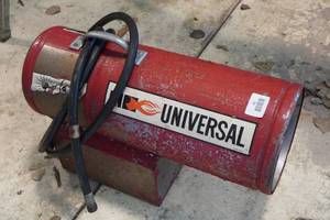 lot 42 image: Universal Torpedo Heater