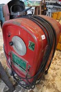lot 35 image: Lincoln IdealArc-180 Limited Input Type Welder