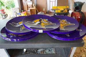 lot 44 image: 5 MN Vikings 22 Custom Satellite Covers