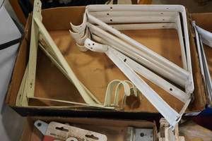 lot 117 image: Shelving Brackets
