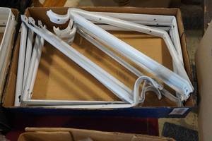lot 116 image: Shelving Brackets