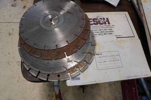 lot 220 image: Used Concrete Saw Blades