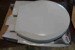 lot 199 image: Bedminster Round Front Toilet Seat