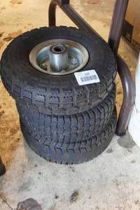 lot 229 image: 3 Tires with Wheels