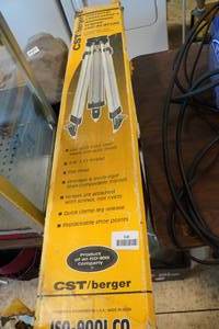 lot 126 image: Universal Contractors Aluminum Tripod