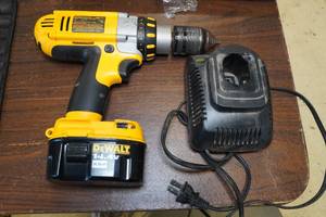 lot 243A image: DeWalt Cordless DrillDriver with Battery and Charger