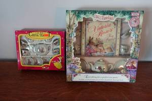 lot 318 image: 2 Miniature Tea Sets