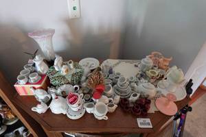 lot 320 image: Multiple Miniature Tea Sets