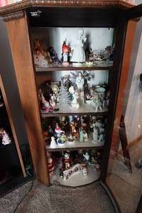 lot 321 image: Assorted Collectable Figurines - No Boxes