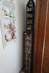 lot 157 image: Collectable Figurines with Display Cabinets - Cherished Teddies