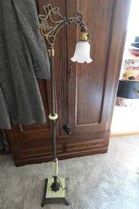 lot 159 image: Vintage Look Floor Lamp with Stone Accents