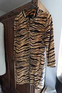 lot 339 image: Vintage Travelcoats by Naman Tiger Print Jacket