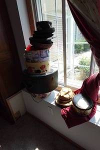 lot 340 image: Large Assortment of Hats and Boxes - Beaver, Feather, Many Vintage
