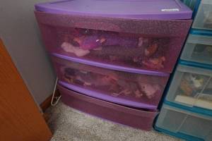 lot 334 image: Plastic Organizer with Assorted Dolls - Donny and Marie Osmond