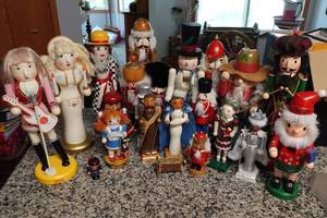 lot 352 image: Nutcracker Collection - Dorothy, MaryJoseph, Novelties