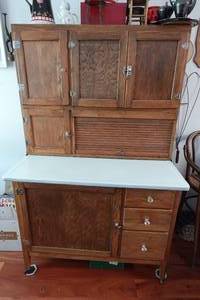 lot 143 image: Antique Hoosier Kitchen Cabinet with Porcelain Pull-Out Work Area