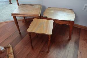 lot 432 image: 3 Small Wood Tables