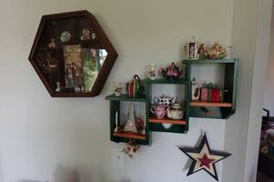 lot 437 image: Wall Hanging Display Shelves with Contents