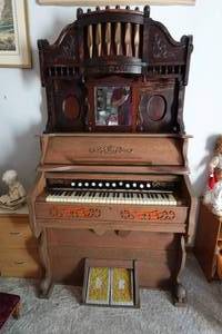 lot 139 image: Antique Newman Bros Pump Organ