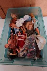 lot 596 image: Assorted Small Dolls - Pillsbury, Polly Pocket