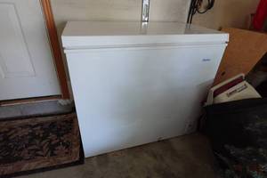 lot 145 image: Haier 7.1 Cu Ft Chest Freezer