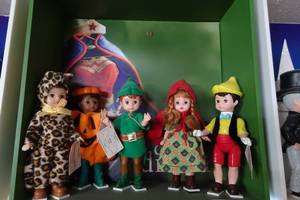 lot 358 image: Happy Meal Dolls - Disney Princess, Madame Alexander