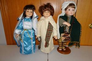 lot 368 image: 3 Dolls - Brinns, Marlene Sirko