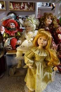 lot 371 image: Dolls - Boyds Collection, Peace Bear