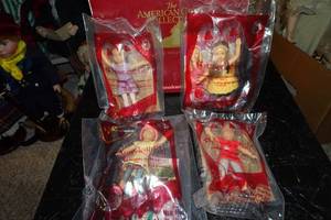 lot 382 image: Miniature American Girl Dolls