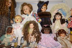 lot 383 image: Dolls - Ashton Drake, Madame Alexander